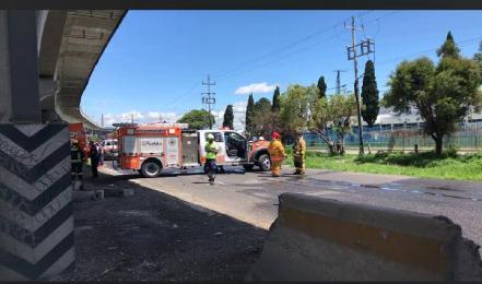 Se prende pipa con gas LP en la México-Puebla y chofer se salva de milagro