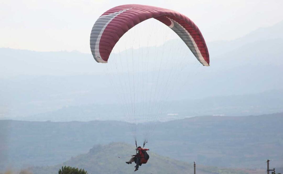 Te preguntas ¿dónde practicar parapente en Puebla? Pues Chalchihuapan es una opción para el finde | Foto: Agencia Es Imagen para El Universal Puebla