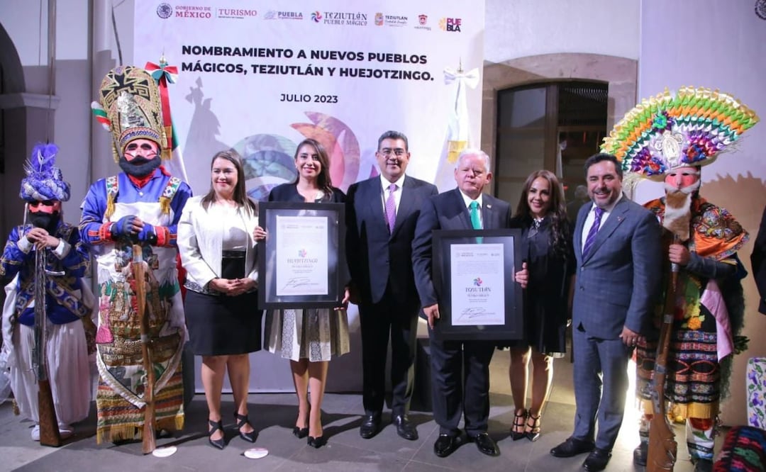 Teziutlán y Huejotzingo recibieron su nombramiento de manos del gobernador Sergio Salomón Céspedes | Foto: Especial