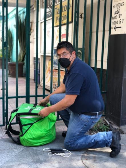 Repartidores trabajan hasta 12 horas por 400 pesos