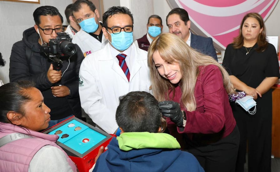 Niñas y niños poblanos escuchan por primera vez gracias al SEDIF