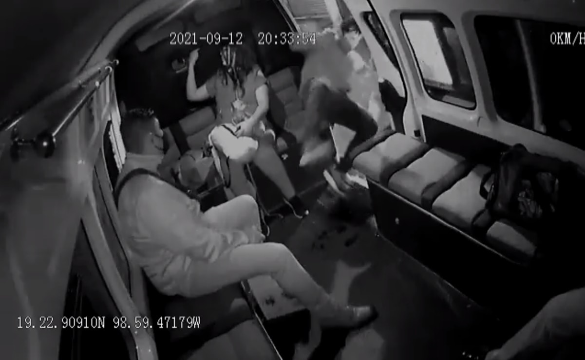 Pasajero cae de combi en Neza al quedarse dormido, "¡Francisco!"