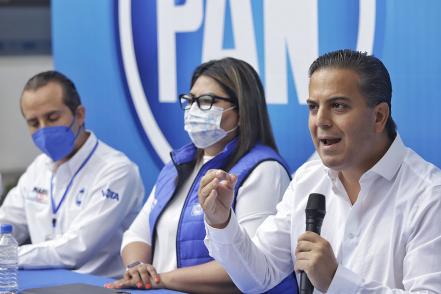 ‘Levanta dedos’ no sirven a México afirma el panista Damián Zepeda