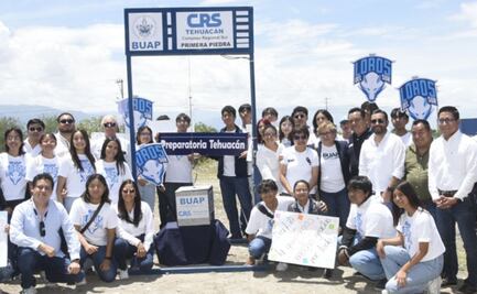 Lilia Cedillo coloca primera piedra de edificio para preparatoria en Tehuacán