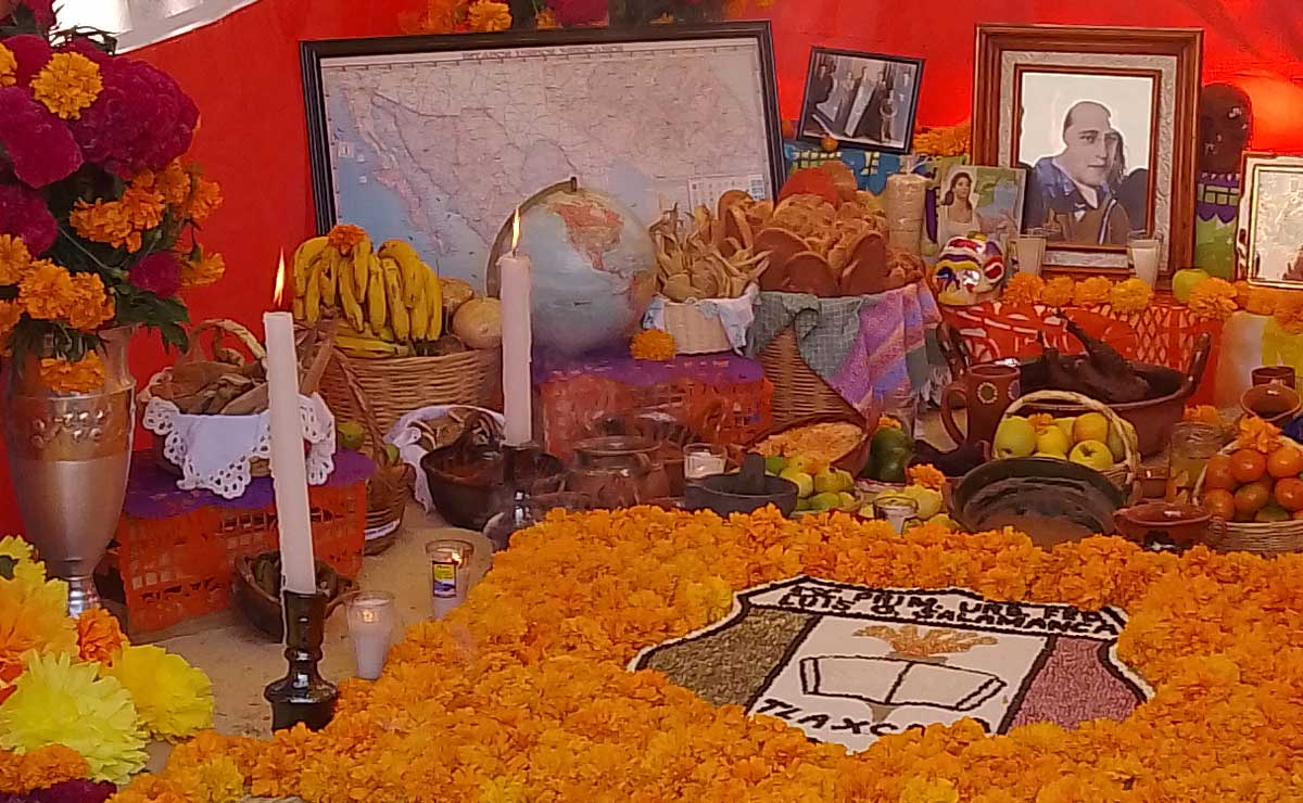 Hoteles y restaurantes de Atlixco dedican ofrendas a artistas mexicanos