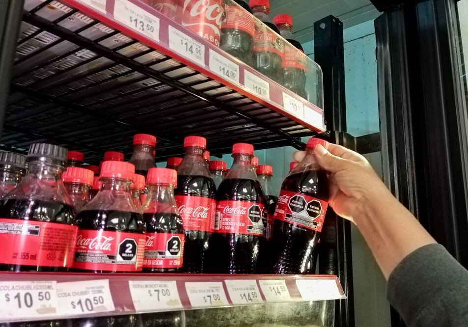 El monto que pagan los consumidores de IEPS pasará de 7.35 a 7.9 por ciento. Foto: Cuartoscuro