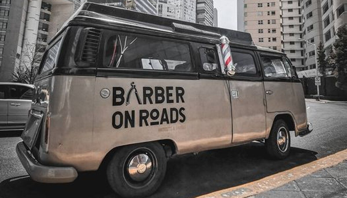 Combigotes. Fanáticos de VW Convierten Combi en una barbería