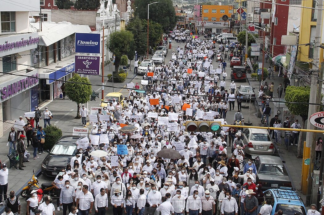Protestan cientos en Texmelucan por reelección de Norma Layón