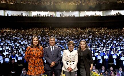 Lilia Cedillo preside graduación de las preparatorias del Complejo Regional Centro y de la Lázaro Cárdenas
