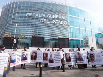 Se manifiestan en Fiscalía de Puebla por madres e hijos desaparecidos