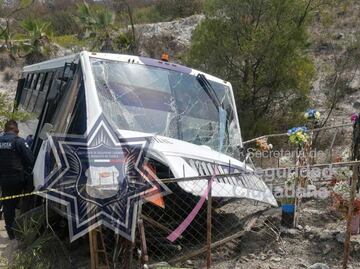 Una persona muerta y 16 lesionados por volcadura en El Aguacate
