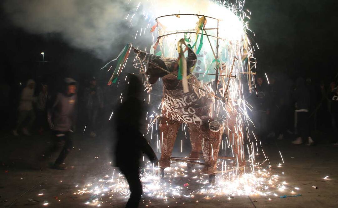 Los cohetes elaborados en San Cristóbal Tepontla son usados mayormente en festejos religiosos | Foto: Agencia Es Imagen para El Universal Puebla