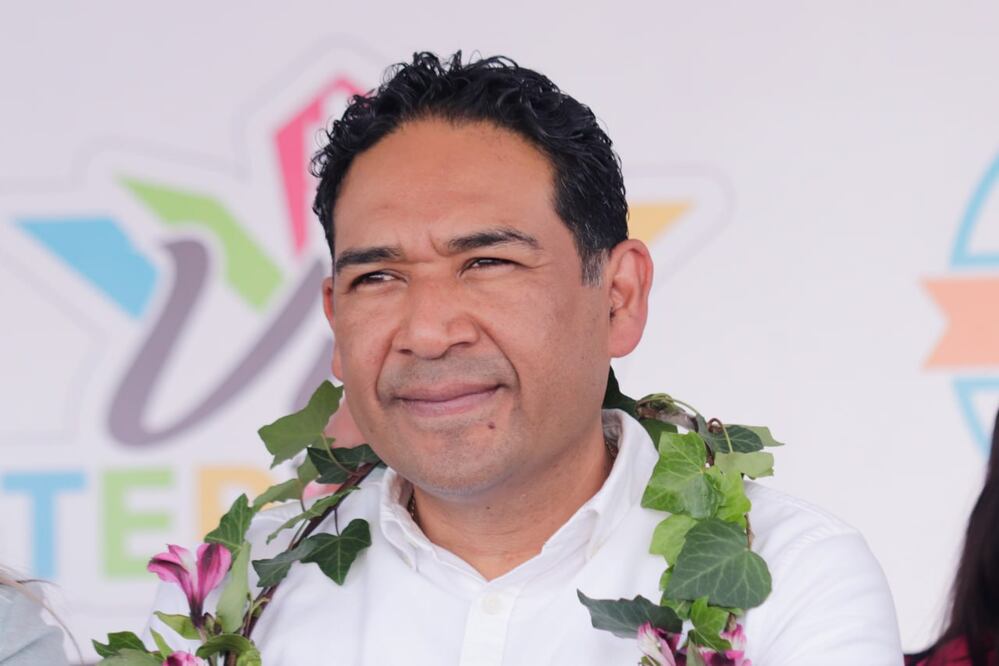 Exhiben al alcalde de Tepeaca corriendo con groserías al público y periodistas en la Feria del Taco | Foto: Agencia Es Imagen para El Universal Puebla