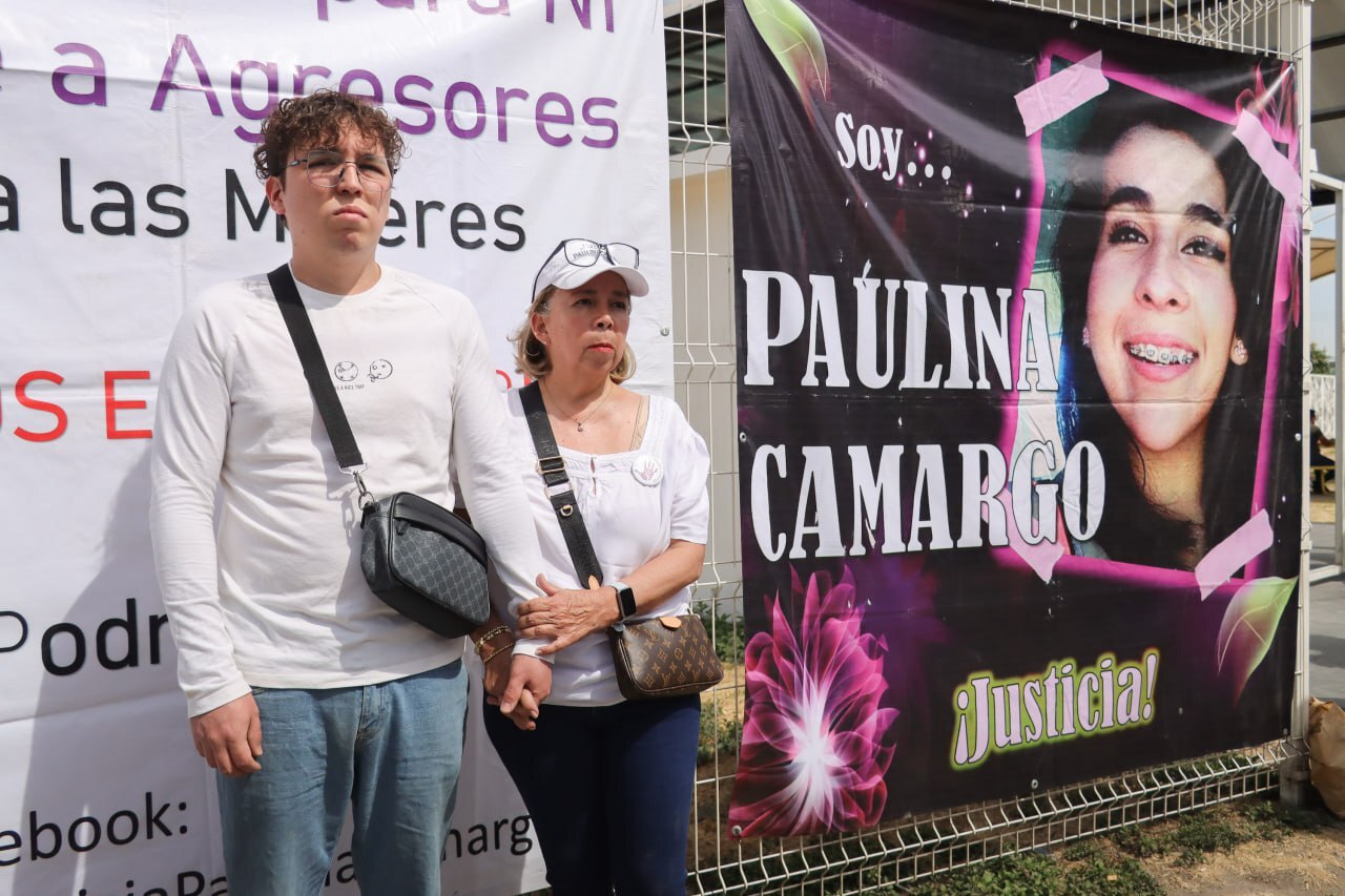 Madre de Paulina Camargo se manifiesta frente la Casa de Justicia | Foto: EsImagen