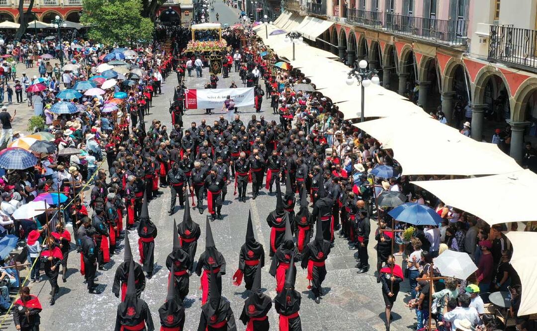 La Procesión de Viernes Santo en Puebla es de las más importantes de Latinoamérica y atrae a miles de visitantes | Foto: Agencia es Imagen para El Universal Puebla