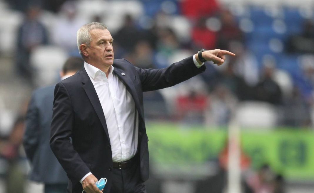 Esta semana, la Selección Mexicana experimentará un intenso movimiento bajo la dirección de su nuevo entrenador, Javier ‘Vasco’ Aguirre, quien iniciará su primera fase de concentración al mando del Tricolor. 

Foto: Producción El Universal Puebla