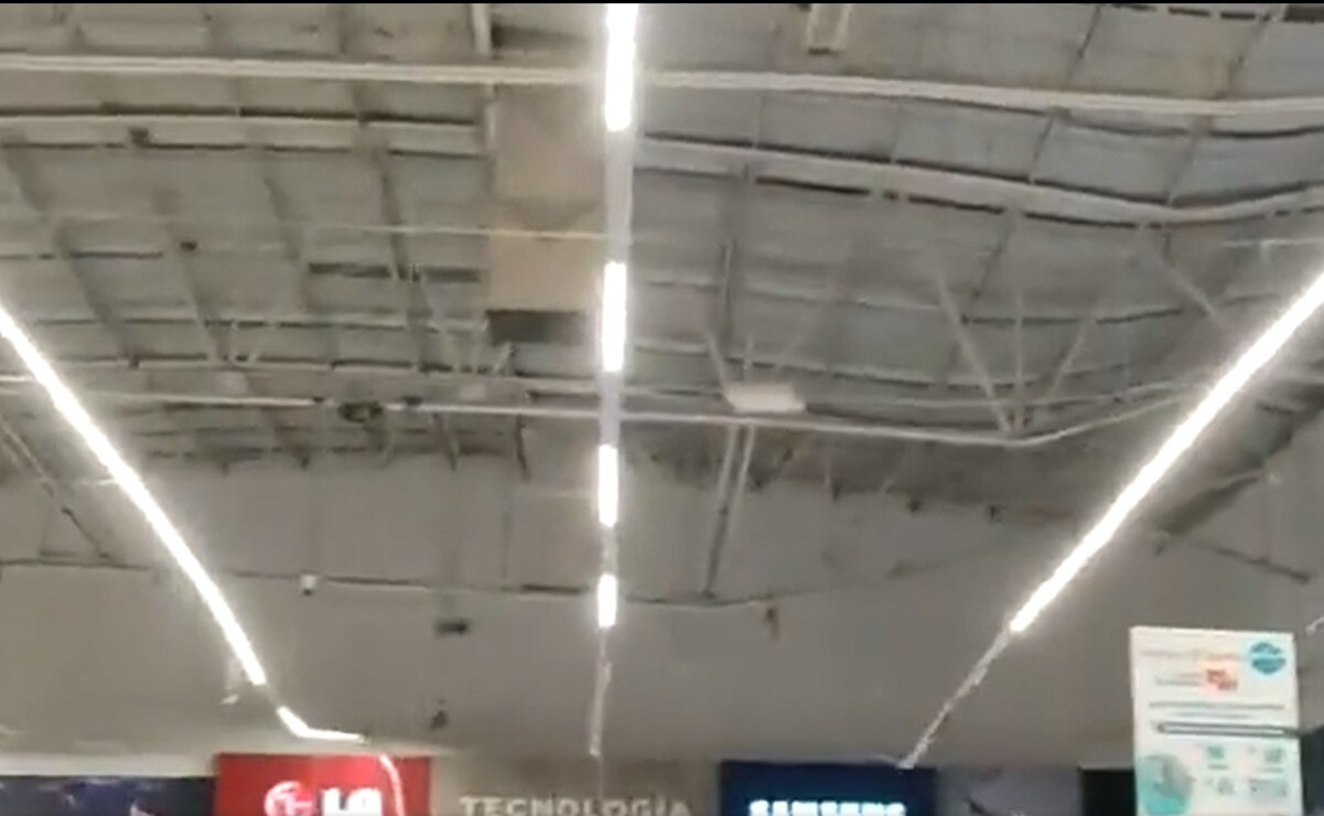 Captan, desde dentro, momento exacto en que colapsa techo de tienda Soriana en CDMX