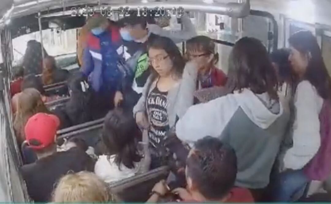 Pasajeros de la Ruta 28 fueron asaltados por sujetos armados en Cuautlancingo | Foto: X @GerardoTlaque