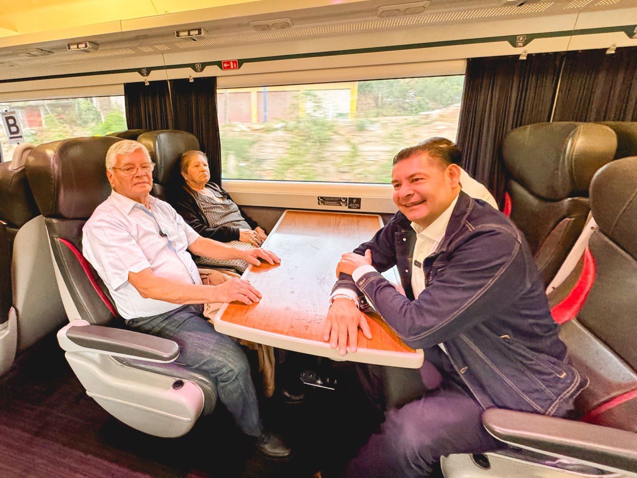 Alejandro Armenta recorrió el Tren Interoceánico con su padre Rafael Armenta | Fotos Especiales