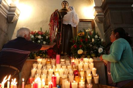 San Antonio de Padua y los rituales que hacen las poblanas para conseguir novio