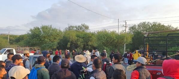 Cierran carretera pobladores de Coxcatlán, Puebla
