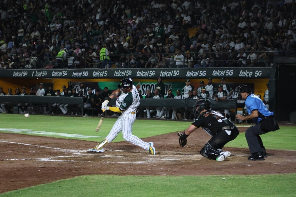 Pericos vs Diablos Rojos jugarán este fin de semana en el Estadio Hermanos Serdán | Foto: EsImagen