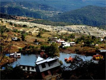 Las fotos del pueblo que desapareció inundado tras 4 años de hundimientos 