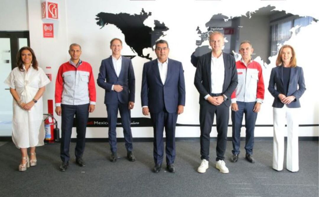 El gobernador Sergio Salomón Céspedes se reunió con directivos de Audi y Volkswagen | Foto: Gobierno de Puebla
