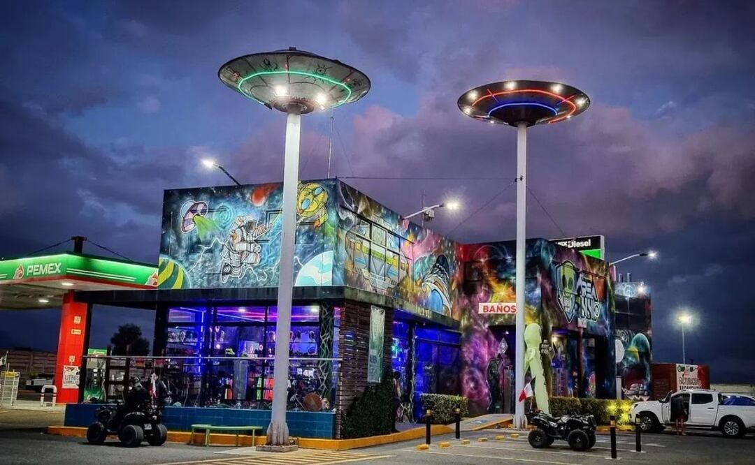 En la autopista Orizaba- Puebla se encuentra Área 144, un lugar fuera de este mundo para los amantes del fenómeno ovni | Foto: Instagram cyberrodrigo