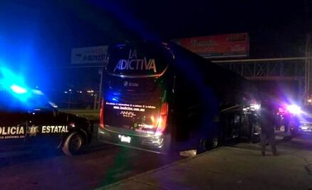Atacan a balazos autobús de banda La Adictiva