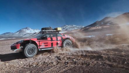 Porsche 911 deja las pistas y es llevado al extremo hasta la cima de un volcán