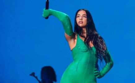 Culpan a Dua Lipa del sismo por patear peluche del Dr. Simi en su concierto