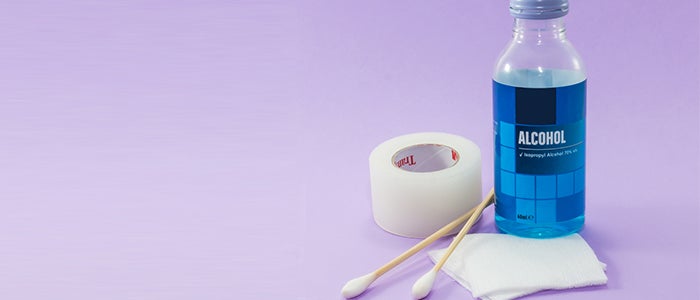 Es importante saber que, además del vinagre, el bicarbonato de sodio o el agua oxigenada, también necesitarás percarbonato de sodio, o peróxido de carbonato de sodio, para obtener los mejores resultados en la eliminación de manchas amarillas de la ropa blanca. 

Foto: Producción El Universal Puebla