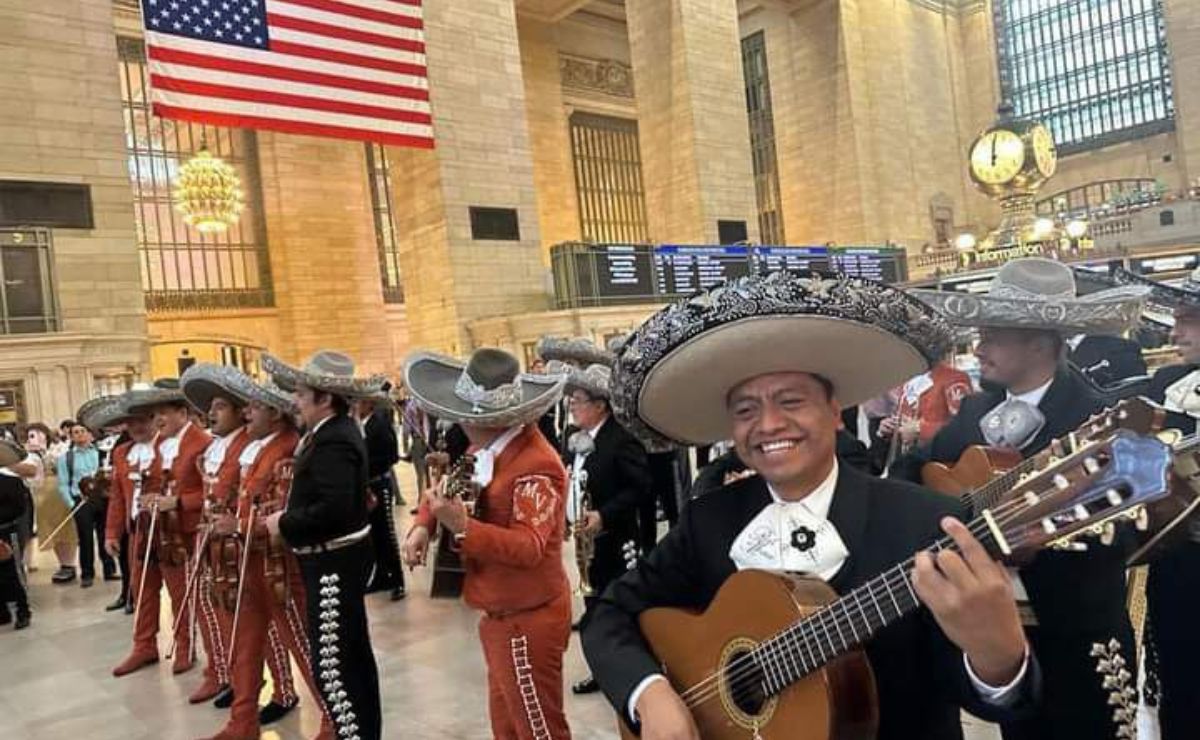 El Mariachi Tapatío de Álvaro Pulido tocó en la Gran Central de Nueva York. | Foto: Twitter Consulado General de México en Nueva York