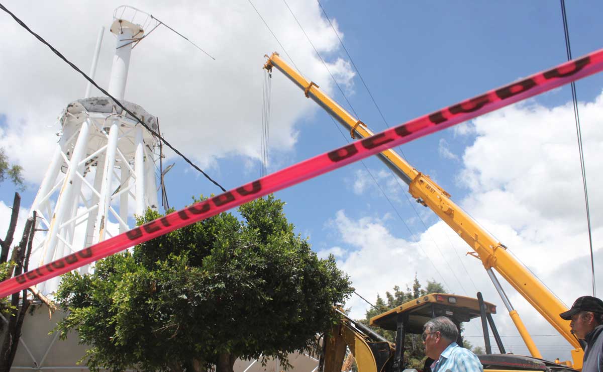 FGE investiga desplome del tanque elevado en Texmelucan