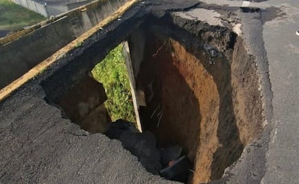 VIDEO Socavón en bulevar del Aeropuerto Internacional de Puebla mide 8 metros, hay cierre temporal de la vialidad
