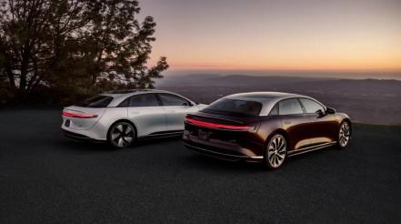Tesla y Ferrari tiemblan ante Lucid Motors, quien ya los supera con sus modelos