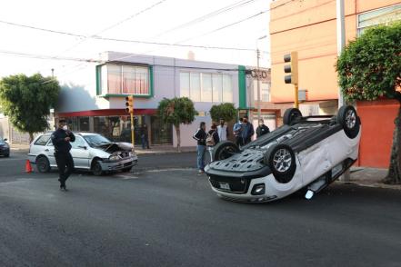 Tres cosas que hacen mal los poblanos al manejar 