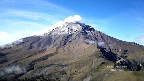 VIDEO Un paseo por las nubes. Así se siente volar sobre el Popocatépetl