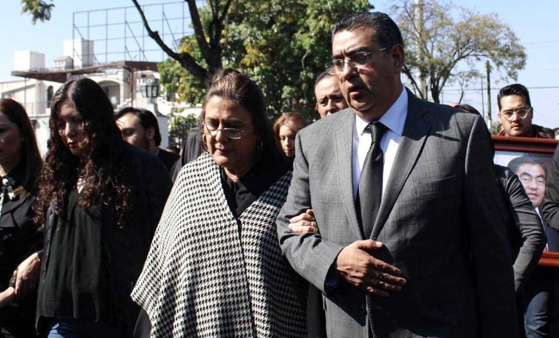Rosario Orozco, esposa de Miguel Barbosa, apoyó la designación de Sergio Salomón Céspedes como gobernador sustituto de Puebla | Foto: Agencia Es Imagen para El Universal Puebla