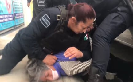 Policías someten a mujer de la tercera edad por no presentar licencia en Pachuca