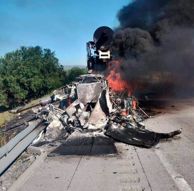 Un tráiler se incendió en el Arco Norte, lo que provocó caos vehicular con sentido a Puebla | Foto: Redes sociales
