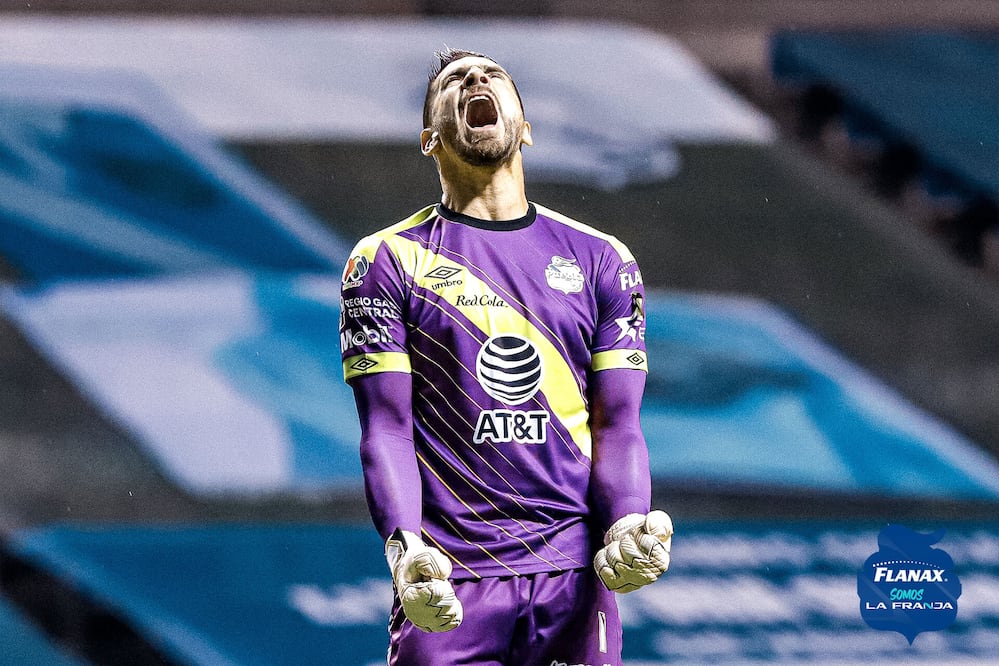 El enigmático post ha generado una ola de comentarios sobre la posibilidad de un eventual regreso del arquero guaraní a La Franja.
Foto: Producción El Universal Puebla