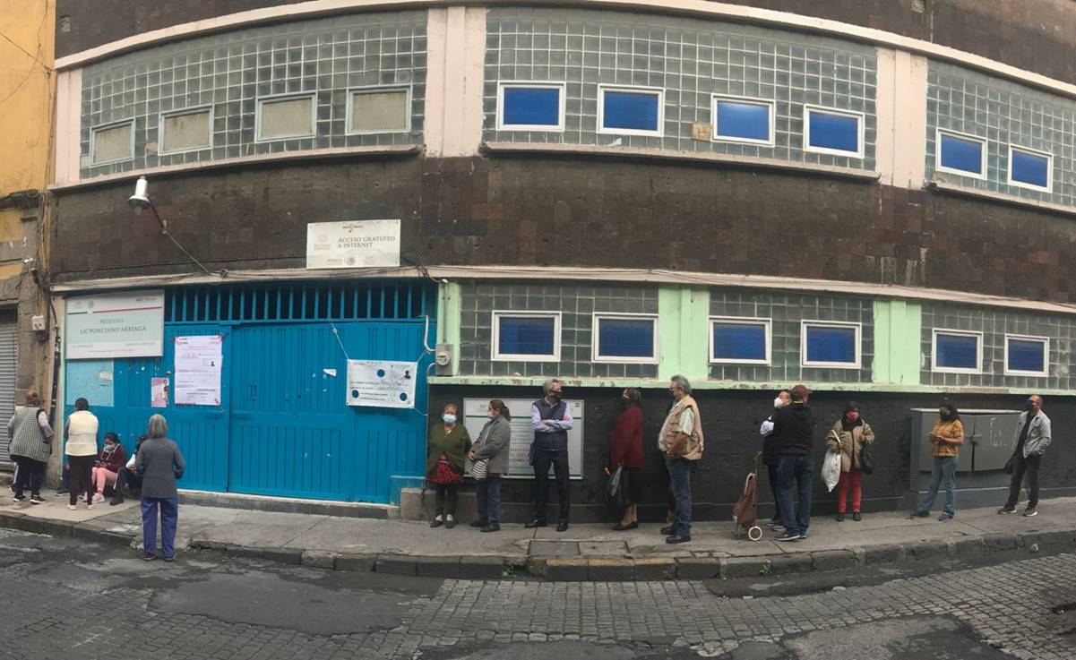 Casilla en donde AMLO podría votar abre con retraso y luego cierra por falta de funcionarios