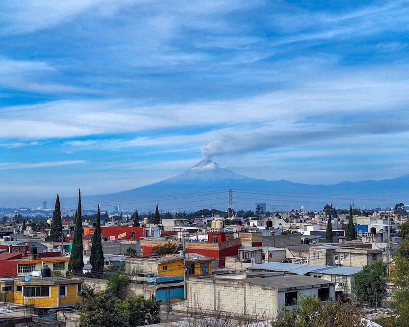 El volcán Popocatépetl ha registrado intensas fumarolas en Puebla | Foto: EsImagen