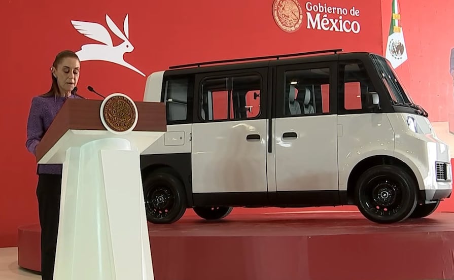 VIDEO Claudia Sheinbaum presenta Olinia, el primer auto eléctrico hecho en México 