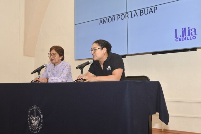 Participa Rectora Lilia Cedillo en “Noche con las estrellas” en la preparatoria Emiliano Zapata | Foto: BUAP.