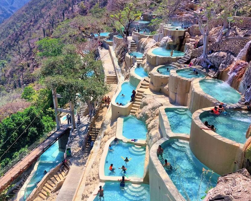 Las Grutas de Tolantongo se ubican en Hidalgo, a poco menos de cuatro horas de la ciudad de Puebla | Foto: Our offbeat life