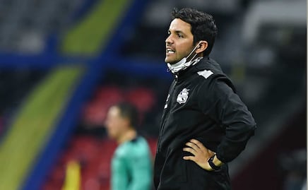 Club Puebla y Liga MX rechazan acusaciones por situación migratoria de Larcamón