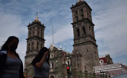 ¿Por qué la torre sur de la Catedral de Puebla no tiene campanas?
